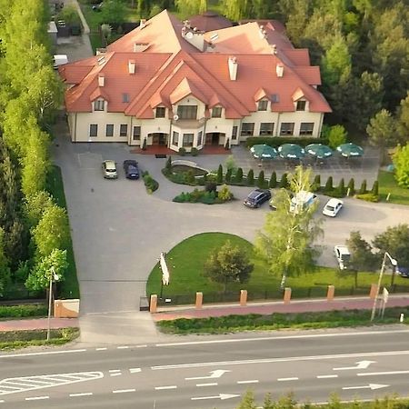 Hotel Maxima Wolanów Exteriör bild