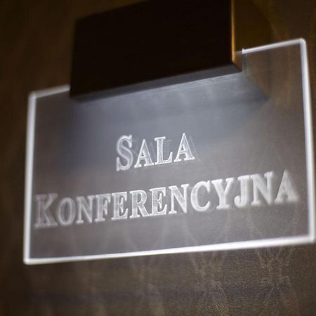 Hotel Maxima Wolanów Exteriör bild