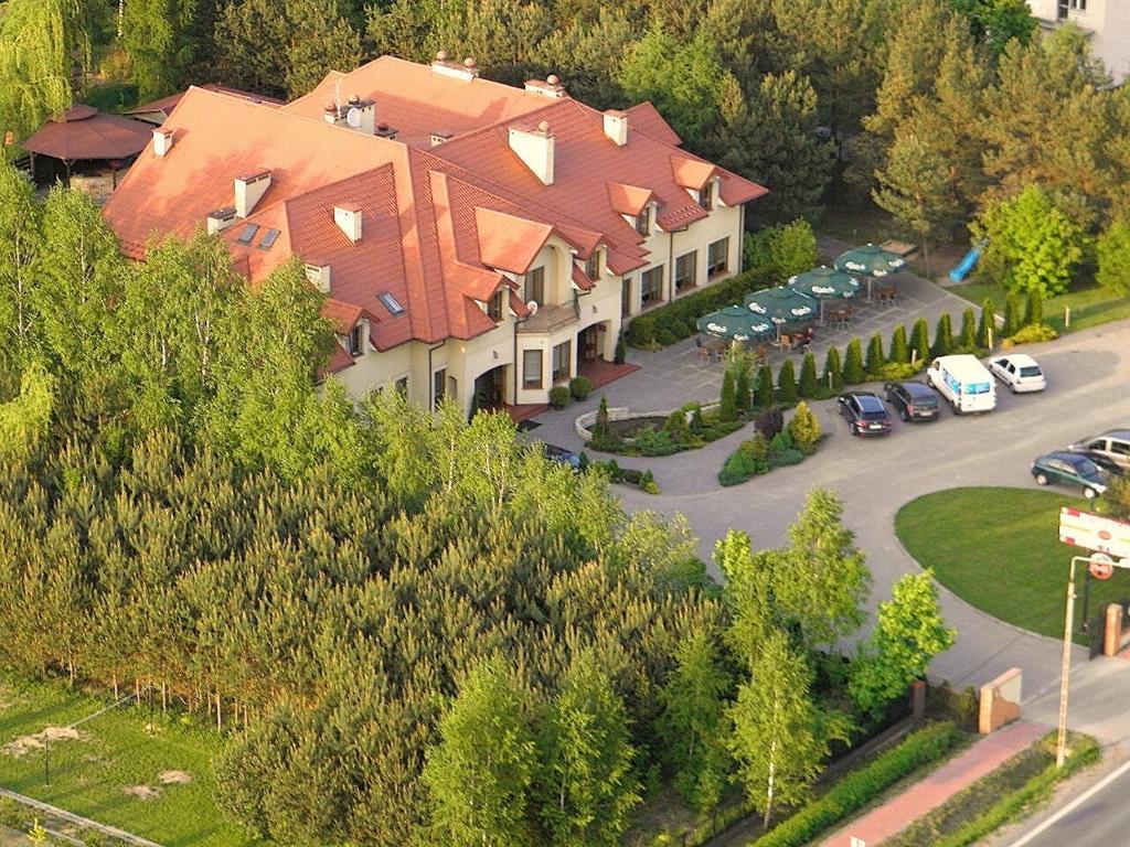 Hotel Maxima Wolanów Exteriör bild