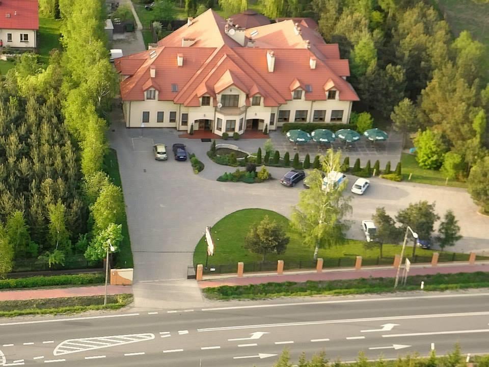 Hotel Maxima Wolanów Exteriör bild