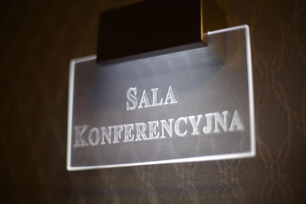Hotel Maxima Wolanów Exteriör bild